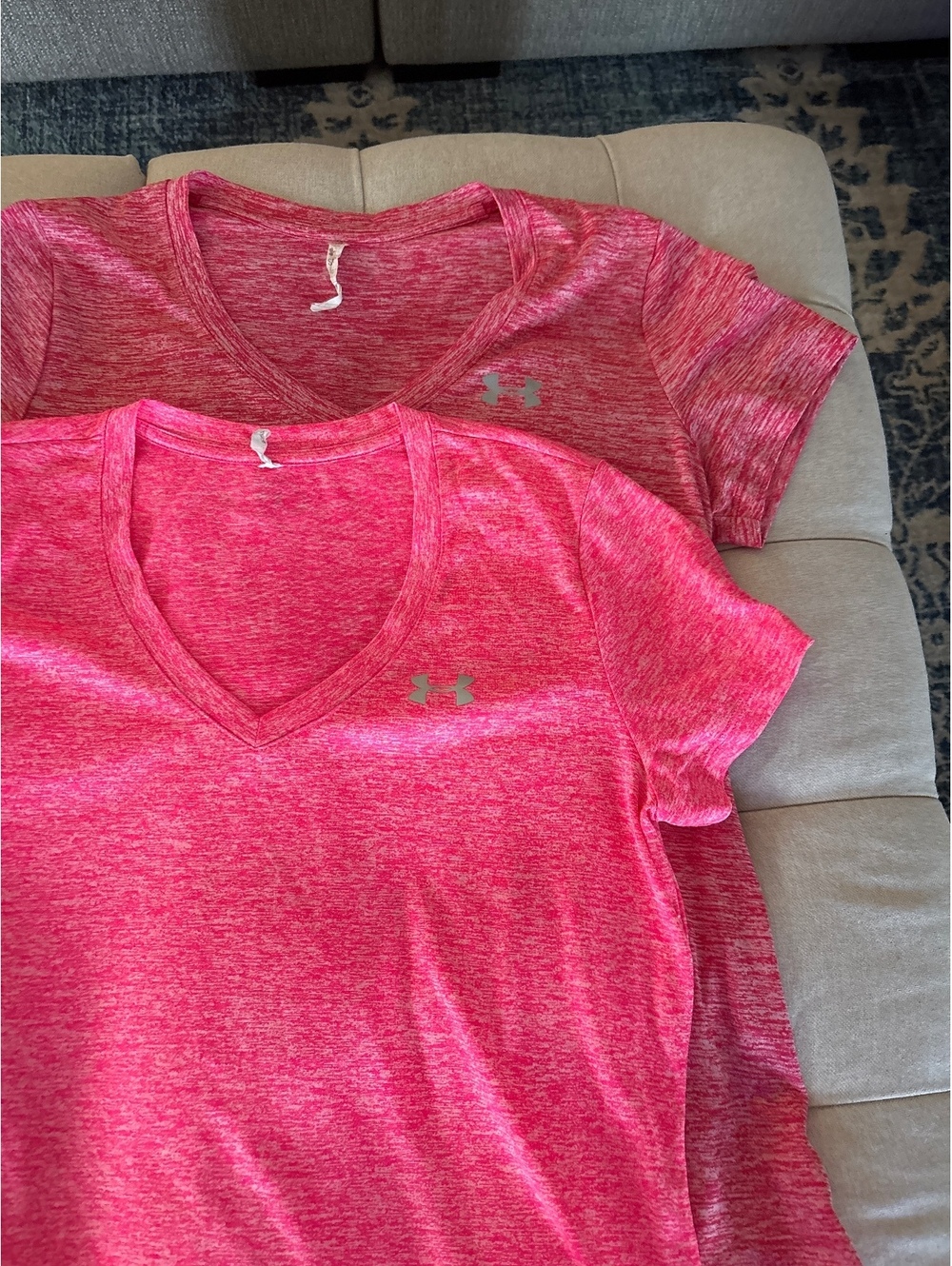 Under Armour short sleeve v neck women’s athletic shirt size small